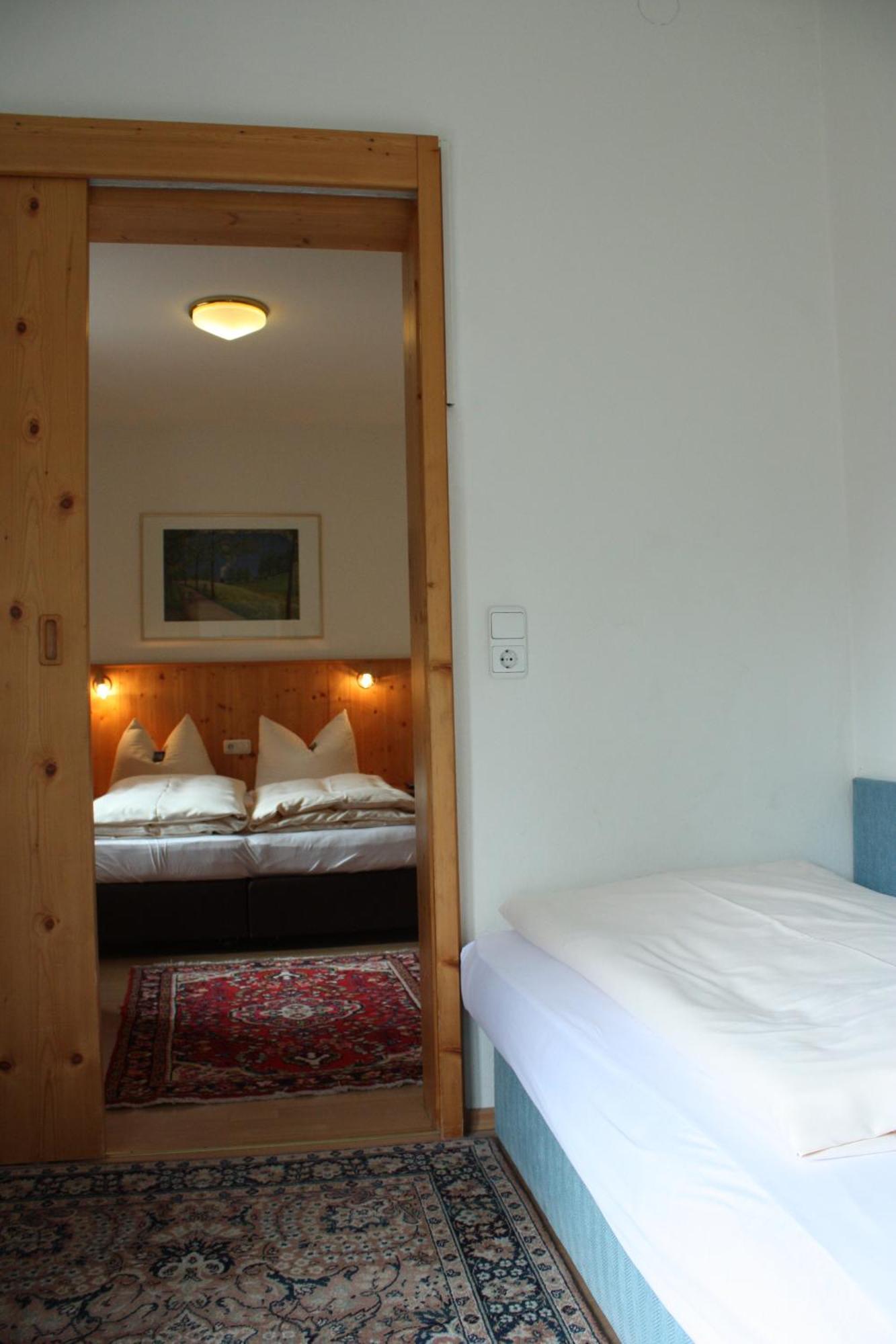 Hotel Garni Otto Huber Oberammergau Rum bild